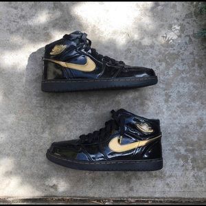Jordan 1 Retro Black Metallic Gold (2003)